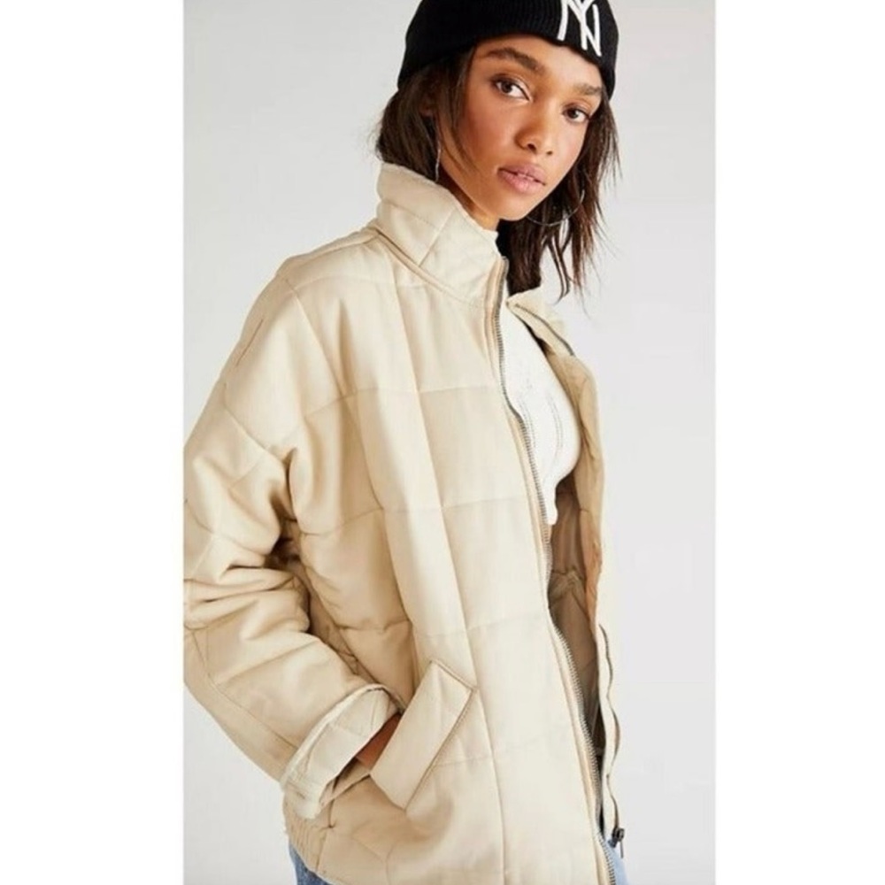 New Free People Dolman Quilted
Jacket Vegan Leather Bomber
Oversized Cream